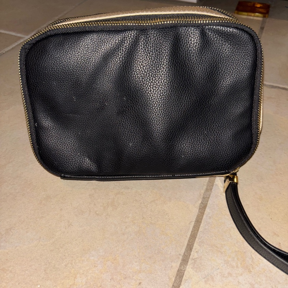 Versace Perfume Cosmetic
Bag/Wristlet - Picture 4 of 8